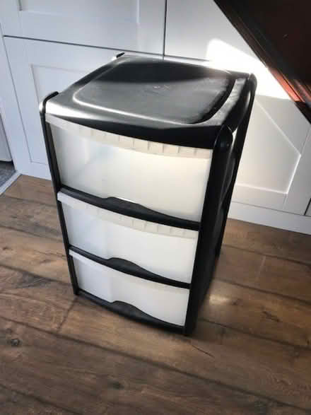Photo of free Plastic drawers (Shotgate SS11) #1