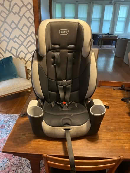 Photo of free EvenFlo Car Seat (front facing) (Portage Park, Chicago) #2