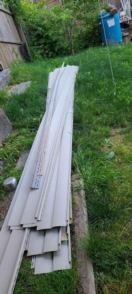 Photo of free Vinyl siding (peekskill) #1