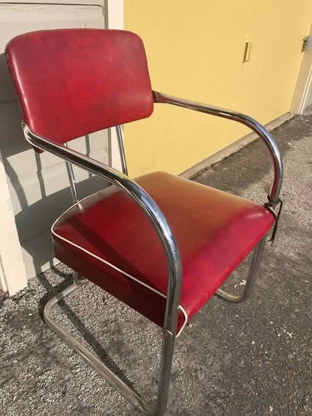 Photo of free Retro chair (West end) #1