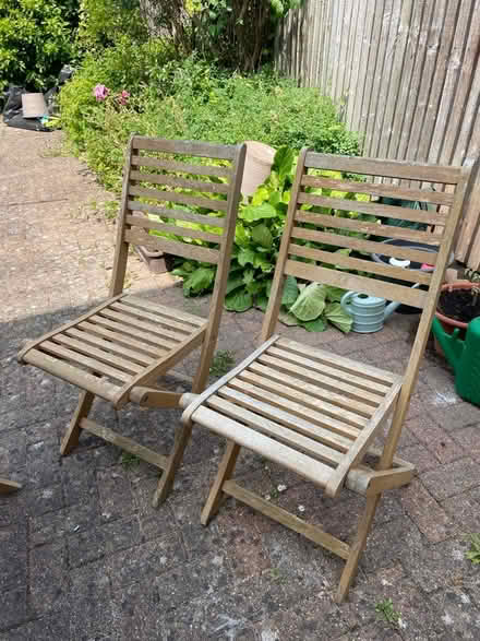 Photo of free Wooden table with 6 chairs (Sanderstead CR2) #3