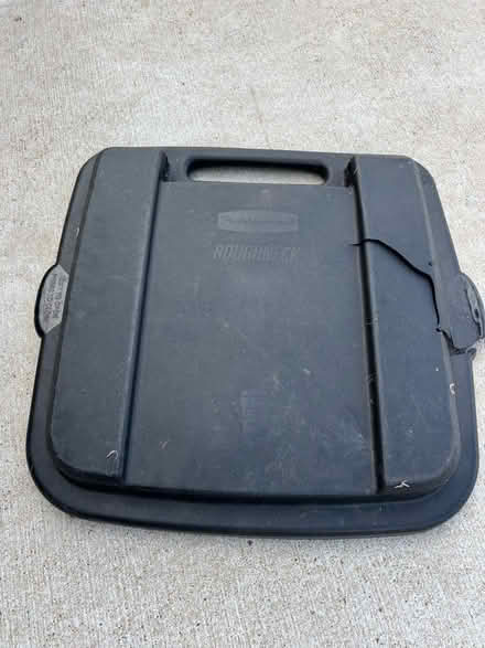 Photo of free Trash can (Riverstone) #2