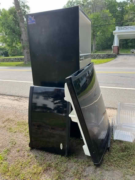 Photo of free Working fridge (Newbury close to Tendercrop) #1