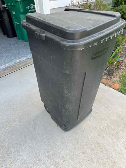 Photo of free Trash can (Riverstone) #1