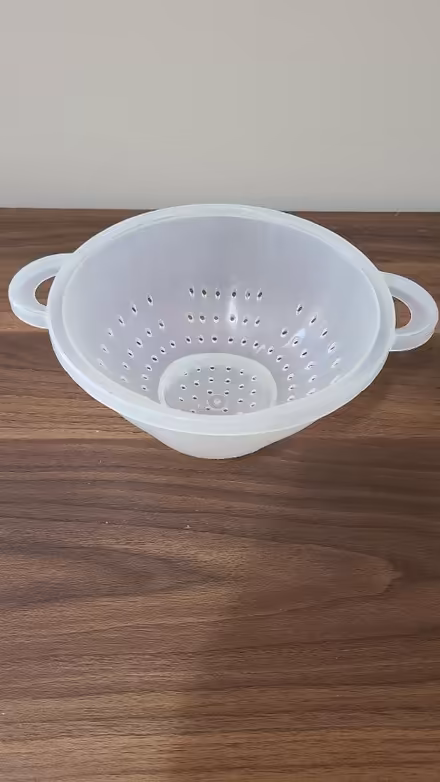 Photo of free Plastic colander (Roger's park) #1