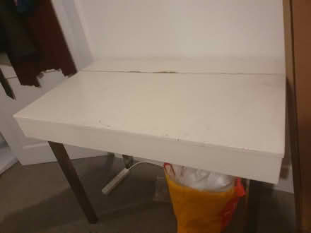 Photo of free desk (G42) #1