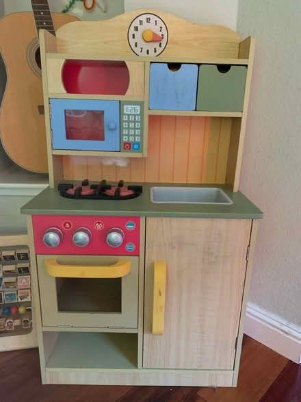 Photo of free Play kitchen (Woodside Plaza - Redwood City) #1