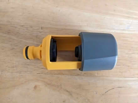 Photo of free hose connector (Hobson's Monument CB2) #1