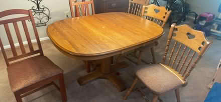 Photo of free dining room table & chairs (Marplewoods Media Broomall) #1