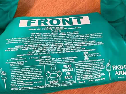 Photo of free Kids Life Jacket (Fair Lawn - near BWay station) #2