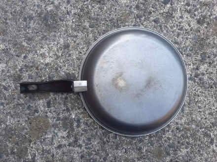 Photo of free Aluminium 'non-stick' frying pan - 25cm diameter (Llanelli SA15) #1