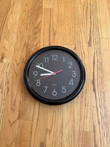 Photo of free Wall clock, works sometimes (Rockville) #1