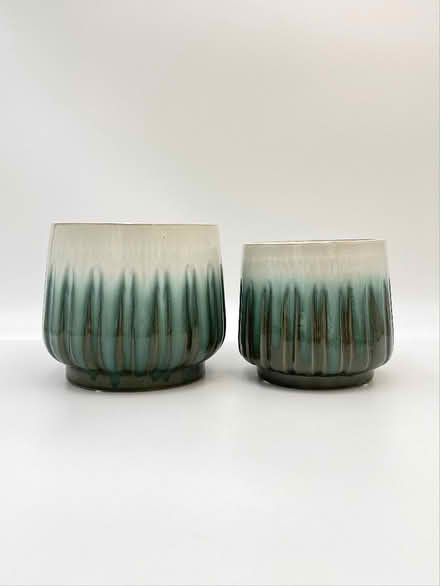Photo of Stoneware plant pot (Berrylands KT5) #2
