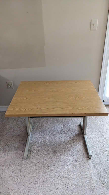 Photo of free Desk (22308) #2