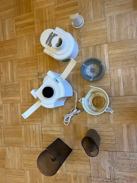 Photo of free Broken Fruit/Vegetable Juicer (Washington Square Park) #2