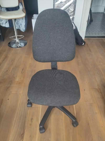 Photo of free Desk chair (G41) #2