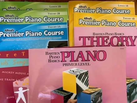 Photo of free Beginner piano books (Near Rengstorff) #1
