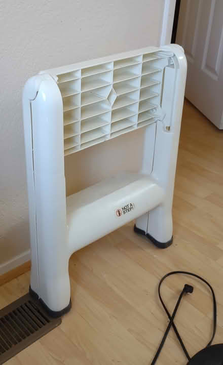 Photo of free folding step stool (near 237 in Sunnyvale) #1