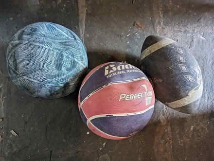 Photo of free 5 balls (Park Hill, Yonkers) #1