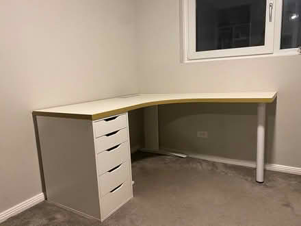 Photo of free Corner desk (Pagewood) #2