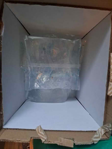 Photo of free 6 recyclable ice packs in insulated box (Churchgate EN8) #1