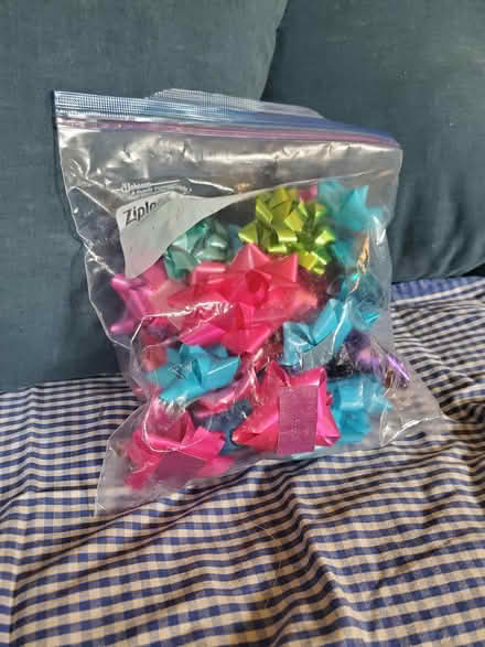 Photo of free Bag of gift bows (Ballard) #1