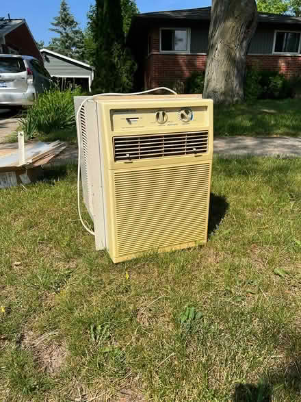 Photo of free Working window-mount AC unit (Ann Arbor near Washtenaw) #1