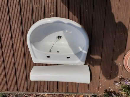 Photo of free Basin and pedestal (Parkstone BH15) #2