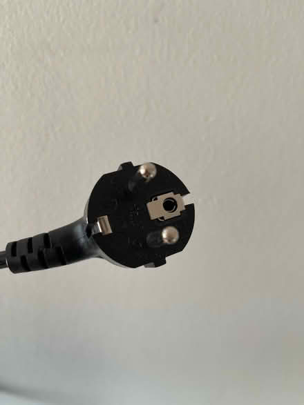 Photo of free Monitor (german plug) (SE16) #2