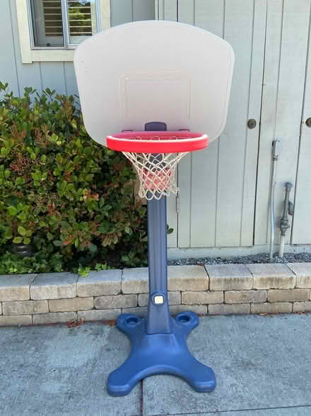 Photo of free Little Tikes Basketball Hoop (Mountain View) #1