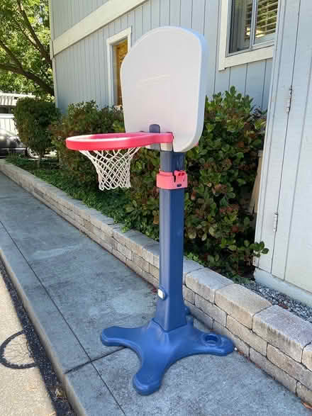 Photo of free Little Tikes Basketball Hoop (Mountain View) #2