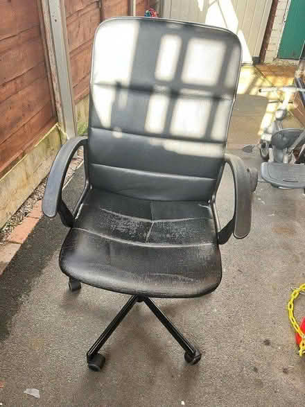 Photo of free office chair (OL7 ashton under lyne) #1