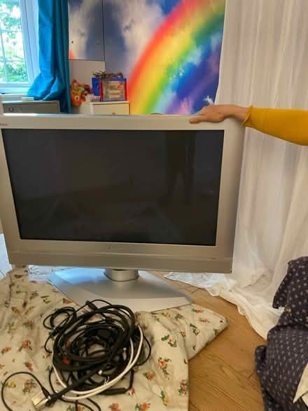 Photo of free 32” tv with home cinema sound bar (Penryn TR10) #1