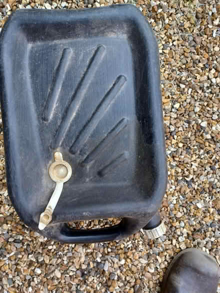 Photo of free Oil Draining can (Claygate KT10) #1