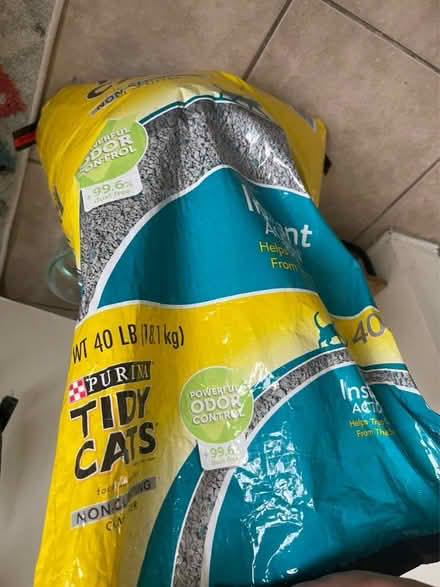 Photo of free Cat clay litter (Pasadena) #2