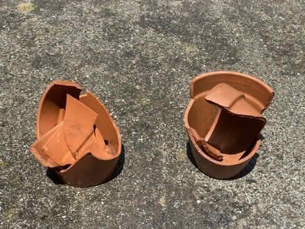 Photo of free broken pots #1