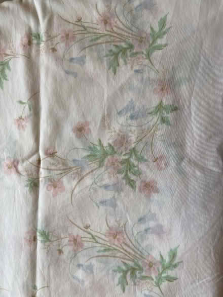 Photo of free White king size duvet cover with floral design (Bridgnorth WV15) #1
