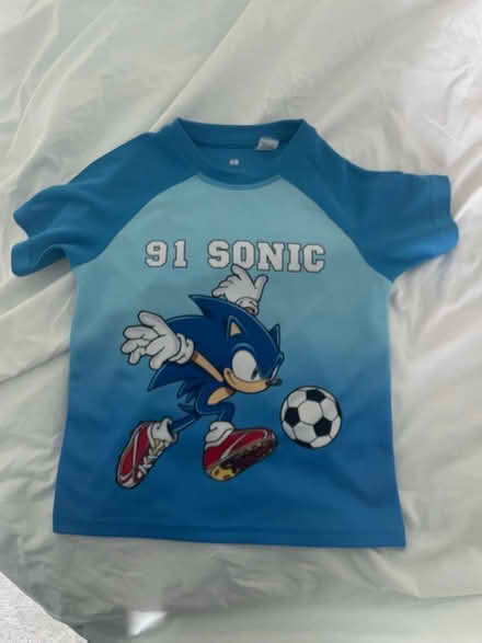 Photo of free Sonic t-shirt age 3-4 (Bromley South BR2) #1