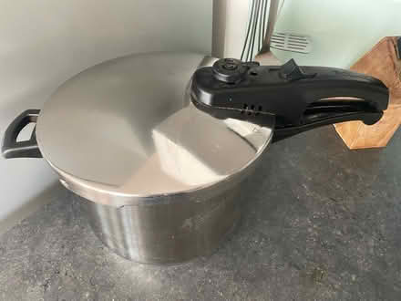 Photo of free Large pressure cooker (E14) #1