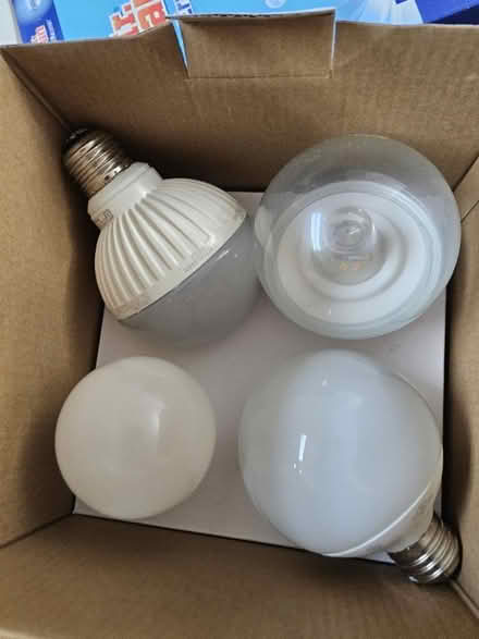 Photo of free bulbs and electricals (Between Woodstock/Roswell) #3