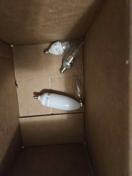 Photo of free bulbs and electricals (Between Woodstock/Roswell) #1