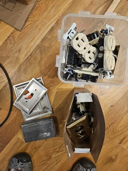 Photo of free bulbs and electricals (Between Woodstock/Roswell) #2