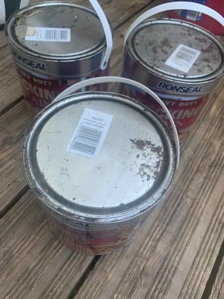 Photo of free 3 X unopened tins of decking stain (Southend on sea SS1) #1