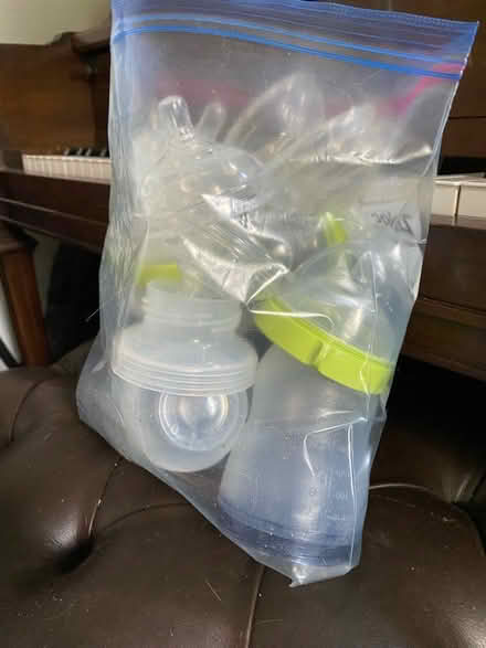 Photo of free Baby formula, diapers, bottles (Vienna) #3