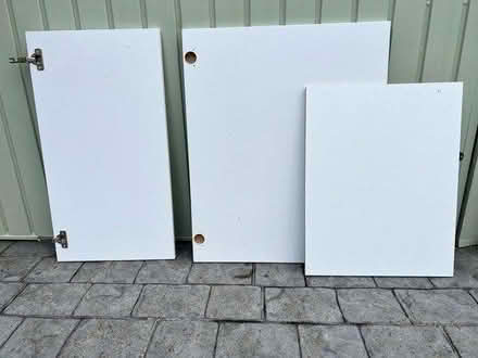 Photo of free Wickes kitchen doors and shelf (Middle Aston OX25) #1