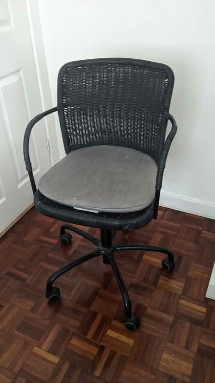 Photo of free swivel chair (Upper Holloway N19) #1