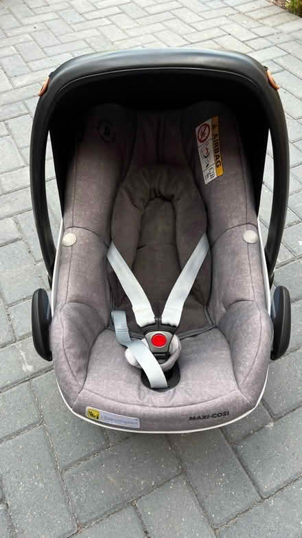 Photo of free Maxi-cosi car seat (CV34 Warwick gates) #1