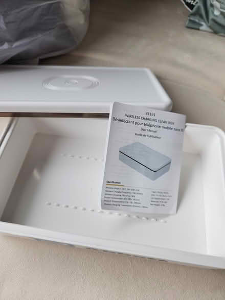Photo of free wireless phone charging box (Andersonville) #1