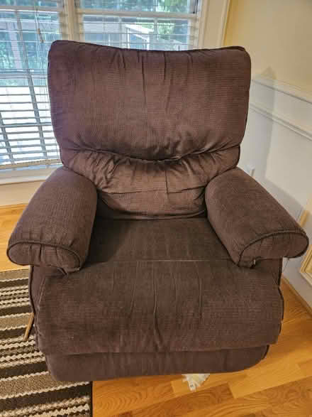 Photo of free Super comfy recliner (Between Woodstock/Roswell) #1
