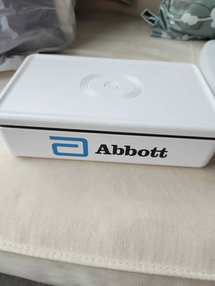Photo of free wireless phone charging box (Andersonville) #2